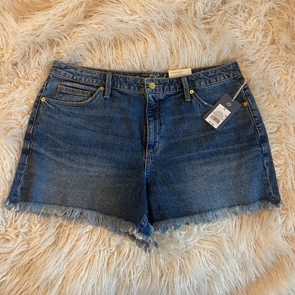 NWT Universal Thread High-rise jean shorts - Picture 3 of 9